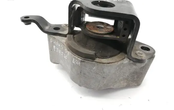 Toyota Prius (XW20) Engine mount bracket