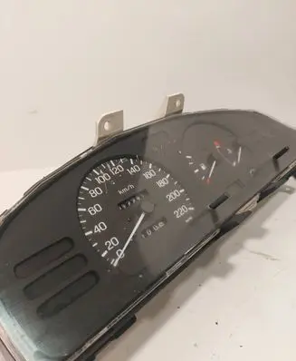 Nissan Sunny Speedometer (instrument cluster) 74c06 74c02