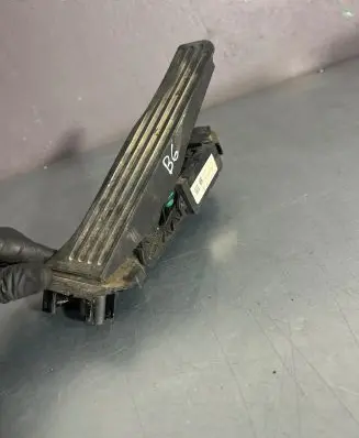Volkswagen PASSAT B6 Accelerator throttle pedal 1K1723503L 6PV00860001