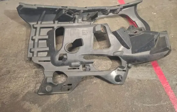 Volvo V60 Front bumper mounting bracket 31323841