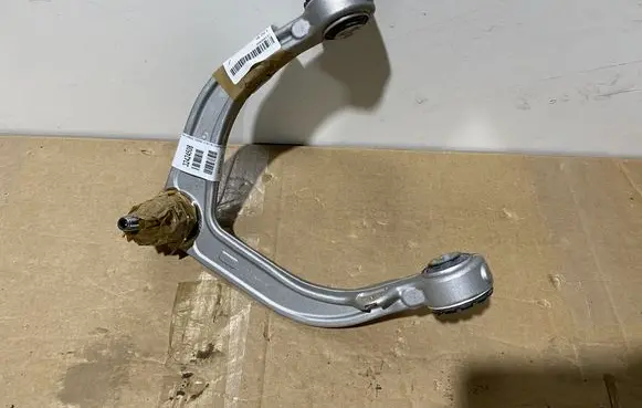 Volvo XC90 Front upper control arm/wishbone 32424508