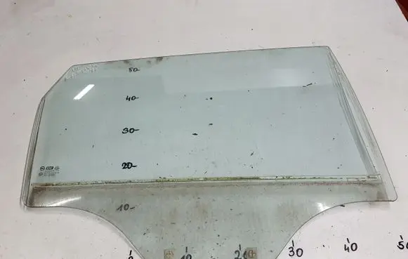 Chevrolet Captiva Sliding door window/glass 