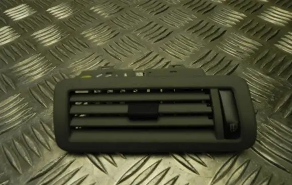 Rear air vent grill