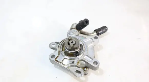 Mazda 3 III Vacuum pump