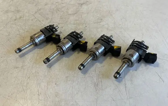 Toyota C-HR II Fuel injectors set 23250F2050