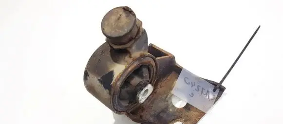 Nissan Primera Engine mount bracket