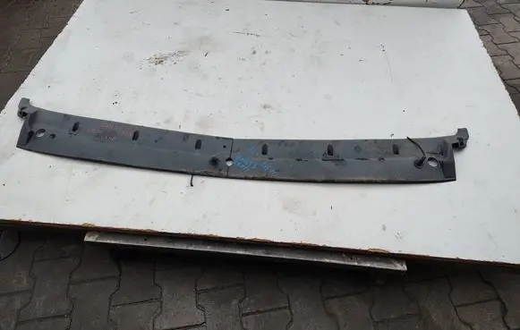 Iveco Daily 5th gen Wiper trim