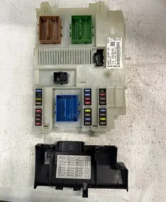 Volvo V70 Fuse module AG9T14C256HC 31254837AC 3659AF01125TP