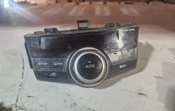 Toyota Prius+ (ZVW40) Climate control unit 5590047161