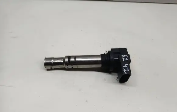 Volkswagen Jetta VI High voltage ignition coil R0401S00400 0044133215
