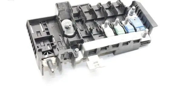 Mercedes-Benz B W246 W242 Fuse module A2425400250