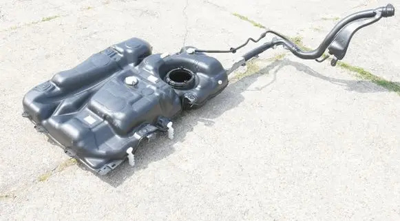 Opel Vivaro Fuel tank 9813707080 9813706880 9813706980