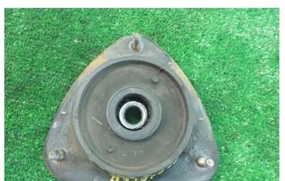 Subaru Forester SG Coil spring mount 