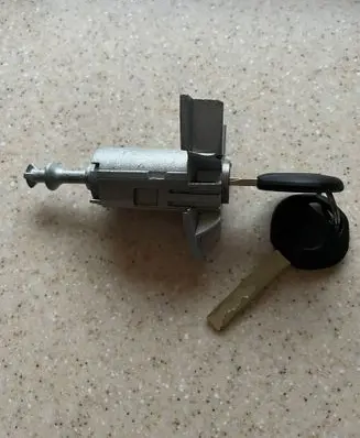 BMW X5 E53 Front door lock (next to the handle) 