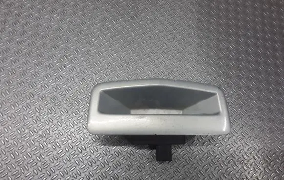 Tailgate opening switch