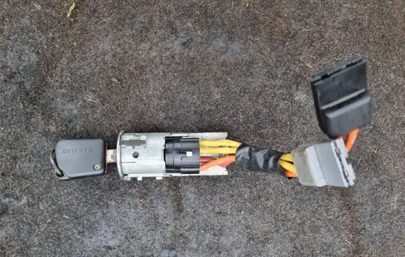 Renault Espace II Ignition lock GT07M82L