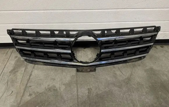 Mercedes-Benz ML W166 Front bumper upper radiator grill A1668800123