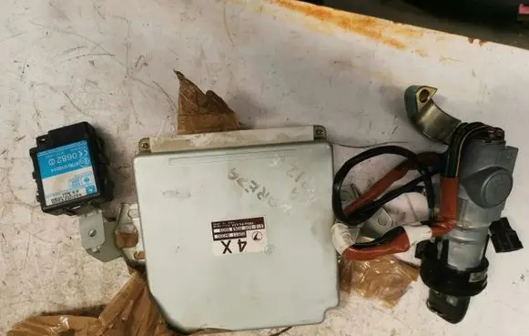 Subaru Impreza II Engine ECU kit and lock set 