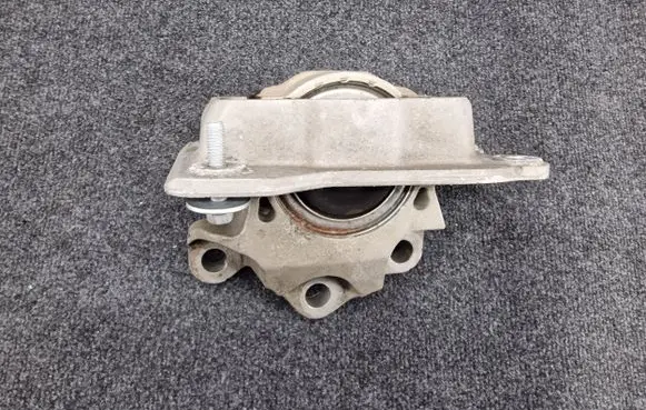 Volvo XC90 Engine mount bracket 31460716 EY8BA