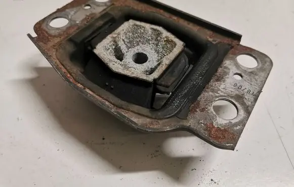 Ford Mondeo MK IV Engine mount bracket 6G917M121AG