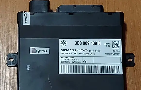 Volkswagen Touareg I Keyless (KESSY) go control unit/module 3D0909139B