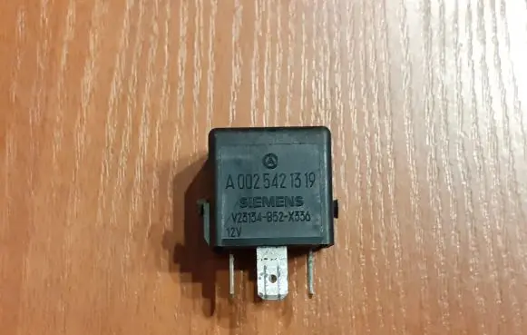 Mercedes-Benz C W202 Other relay A0025421319 2097