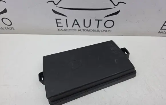 Volkswagen PASSAT B8 Fuse box cover 5Q0937132B