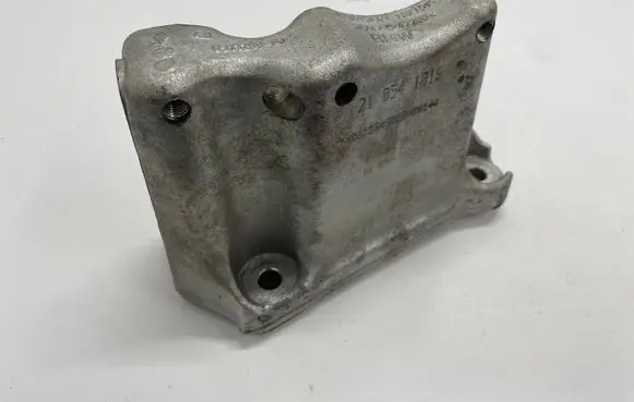 BMW 1 F40 Engine mounting bracket 8511299