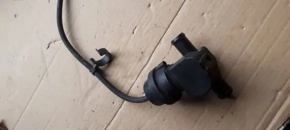 Audi A4 S4 B8 8K Valve vacuum 1J0819809
