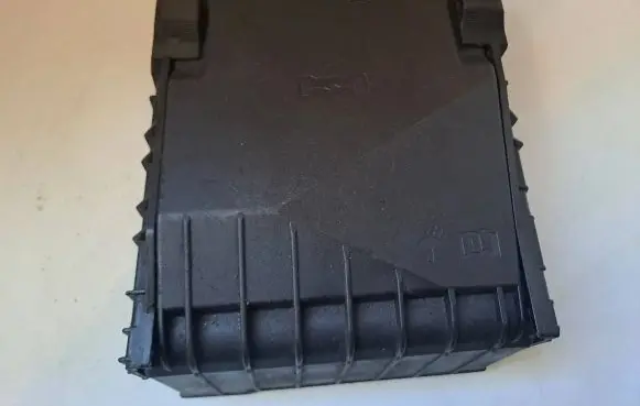 Volkswagen PASSAT B6 Fuse box cover 1K0937132F
