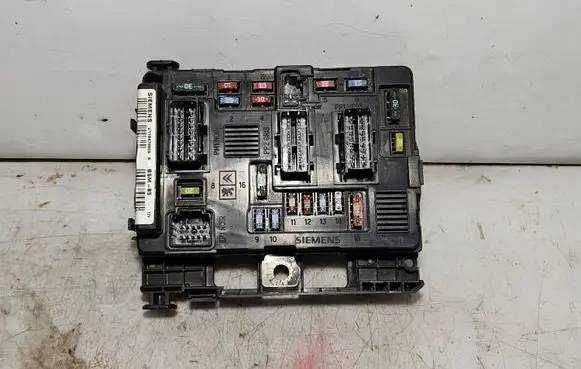 Citroen Berlingo Fuse module 9650618280 U118470005