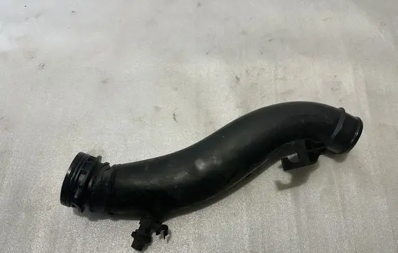 Intercooler hose/pipe