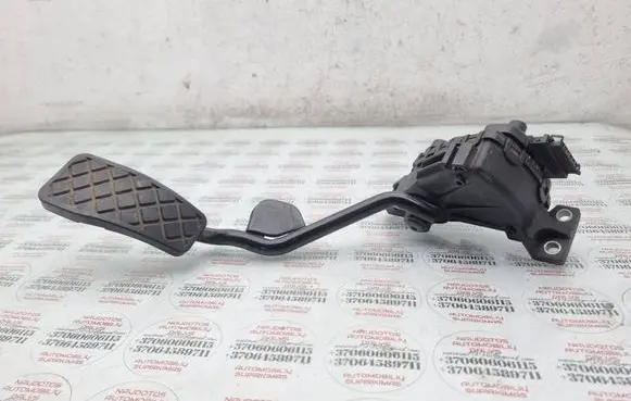 Volkswagen PASSAT B5.5 Accelerator throttle pedal 8E2721523A 6PV00802600