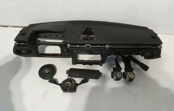 Toyota Hilux (N140, N150, N160, N170) Radio/GPS head unit trim 