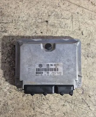 Volkswagen PASSAT B5 Engine control unit/module 038906018P 28SA3664 0281001720