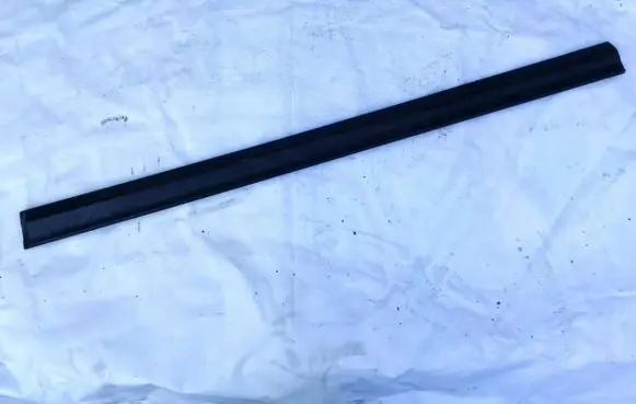 Volkswagen PASSAT B4 Front door trim (molding) 3a0853516a