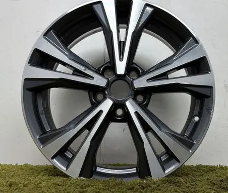 Nissan X-Trail T32 R18 alloy rim 
