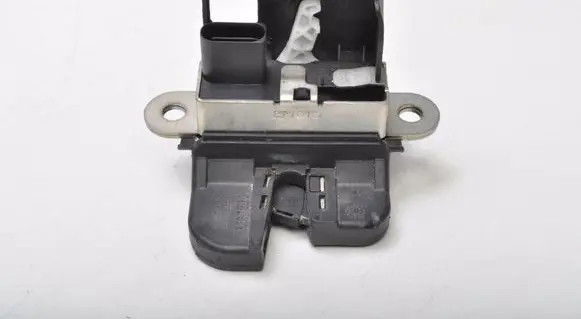 Skoda Yeti (5L) Tailgate lock latch 5L6827505C