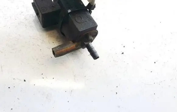BMW 3 E90 E91 Turbo solenoid valve 72234100 05t327