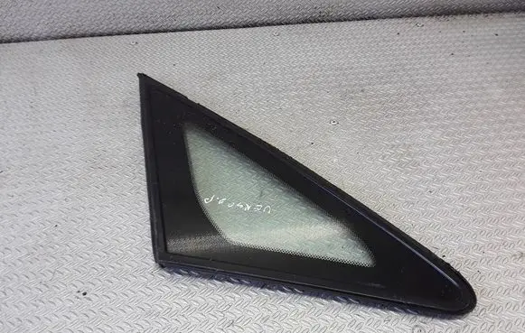 Toyota Avensis Verso Front triangle window/glass 