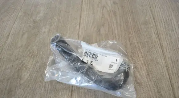 Volkswagen Touareg II Engine coolant pipe/hose 95857230700