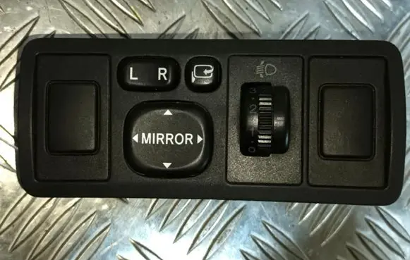 Toyota Avensis T250 Wing mirror switch 183575