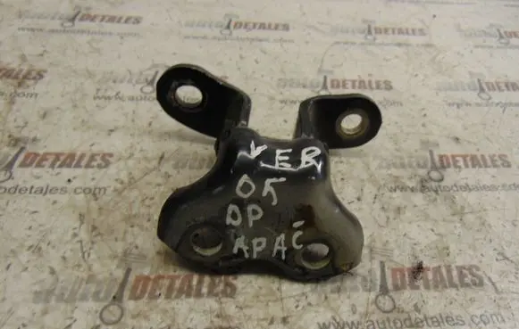 Toyota Corolla Verso AR10 Front door lower hinge 