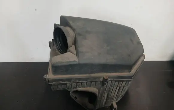 Volvo V70 Air filter box 6893747