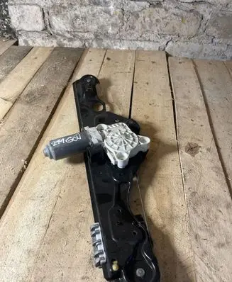 Mercedes-Benz E W211 Front door window regulator with motor A2117300146 2117300146