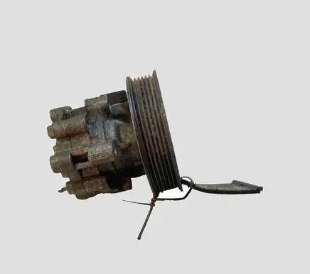Opel Insignia A Power steering pump 55563329