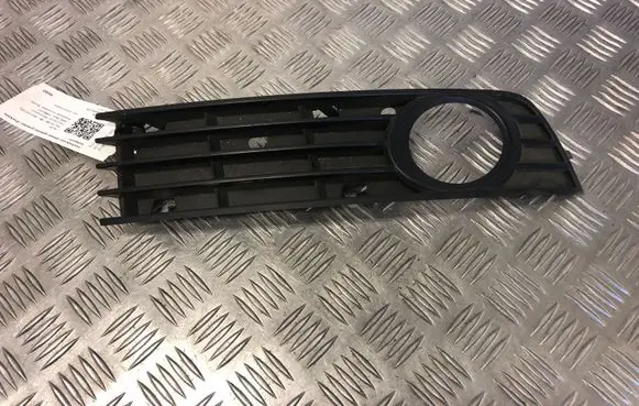 Audi A4 S4 B6 8E 8H Front fog light trim/grill 8E0807682A