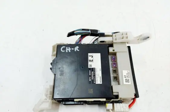 Toyota C-HR I Comfort/convenience module 82730-F4010