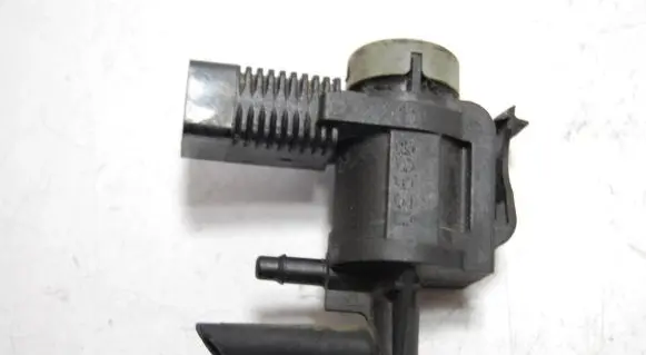 Audi A4 S4 B5 8D Turbo solenoid valve 1J0906283C