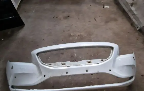 Volvo V40 Front bumper 31425399